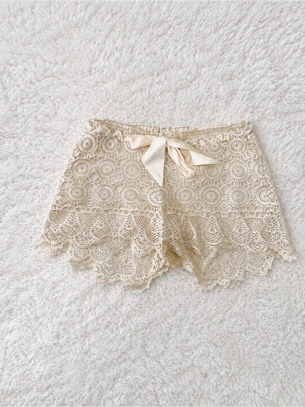 ForCynthia Boho Crochet Lace Shorts Cream Scalloped Hem Size M - Picture 2 of 2
